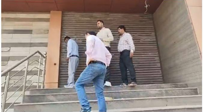 मुरादाबाद नगर निगम की बड़ी कार्रवाई; सपा विधायक कमाल अख्तर की पत्नी हुमेरा का होटल और बार सील, जानिए क्यों?