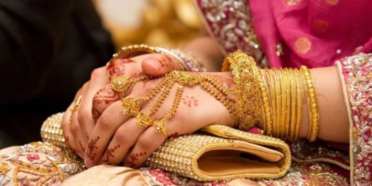 वरमाला के समय दूल्हे ने कह दी ऐसी बात, दुल्हन ने पकड़ लिया माथा; रस्में रुकवाकर लौटा दी बरात