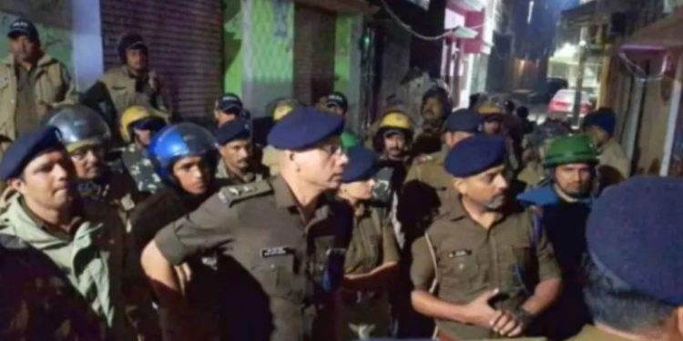 70 गाड़ियां, 300 जवान… UP में घुसी उत्तराखंड पुलिस की फौज, घरों में की तोड़फोड़, उठा ले गई 16 लोग
