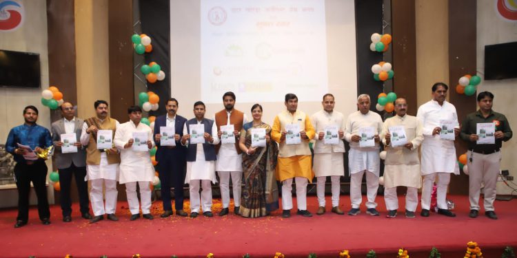 ग्रेटर नोएडा जर्नलिस्ट प्रेस क्लब की पत्रिका “मुक्त स्वर” का भव्य विमोचन: पत्रकारिता, संस्कृति और सम्मान का संगम