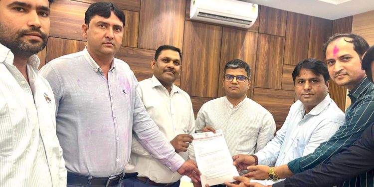 ग्रेटर नोएडा जर्नलिस्ट प्रेस क्लब ने सीतापुर में पत्रकार राघवेंद्र वाजपेई की हत्या पर की न्याय और सुरक्षा की मांग