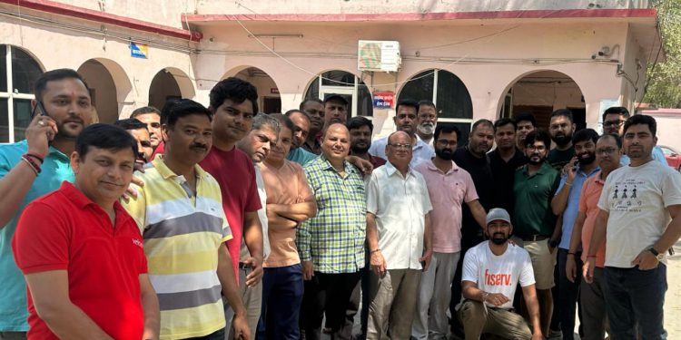 सुपरटेक इकोविलेज 1 में सुरक्षा की मांग को लेकर निवासियों ने पुलिस के साथ की बैठक