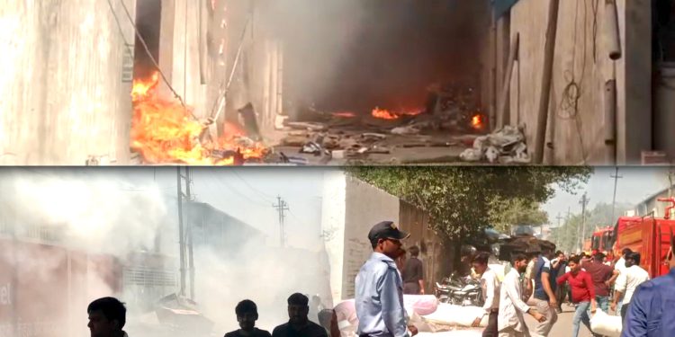 कूलर बनाने की फैक्ट्री में लगी भीषण आग, दमकल की 26 गाड़ियों ने घंटो की मशक्कत के बाद पाया काबू