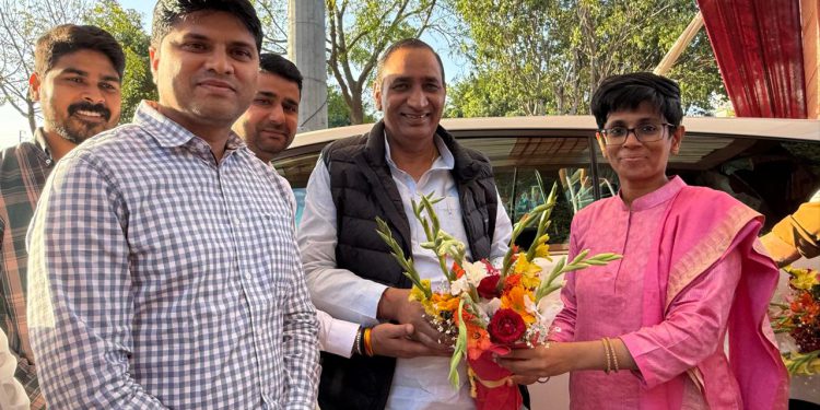 विधायक तेजपाल नागर ने किया ’पुष्पोत्सव 2025’ का अवलोकन