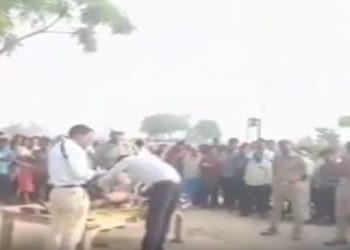 प्रयागराज में महिला ने पति को पीट-पीटकर मार डाला; बेटे ने भी दिया था मां का साथ, दोनों गिरफ्तार