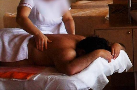 WhatsApp पर भेजते थे खूबसूरत लड़कियों के फोटो, बॉडी मसाज के नाम पर चल रहा था ‘गंदा खेल’; ऐसे हुआ भंडाफोड़