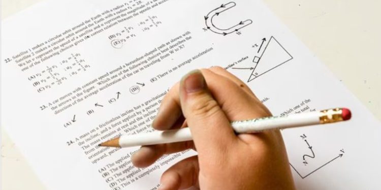 UP शिक्षा चयन आयोग की भर्ती का फर्जी पेपर 12 लाख में बिका, STF ने सहायक प्रोफेसर समेत तीन को दबोचा!