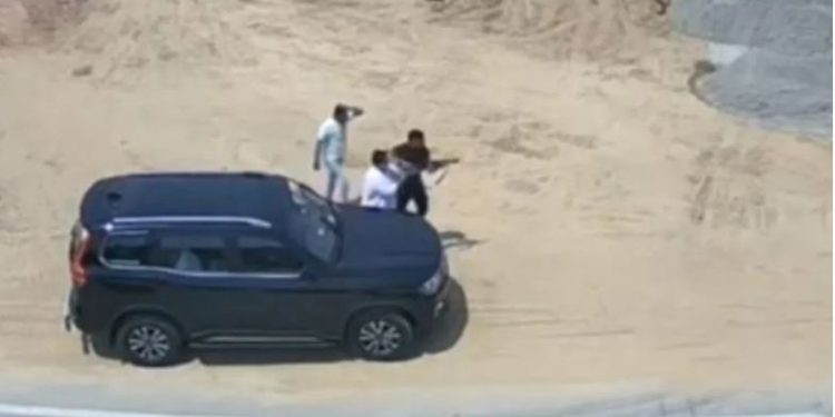 स्कॉर्पियो से उतरे और बरसा दीं ताबड़तोड़ गोलियां… जिला पंचायत अध्यक्ष के देवर ने की किसान पर फायरिंग