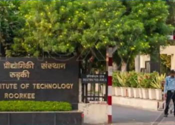 रुड़की पुलिस का होटल में छापा, नशे की हालत में मिले IIT के 50 से ज्यादा छात्र, बार और हॉल सील