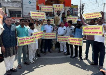 बढ़ती महंगाई के खिलाफ कांग्रेस का हल्ला बोल, केंद्र सरकार का फूंका पुतला