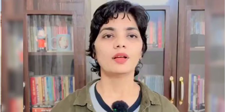 पहलगाम हमले पर टिप्पणी कर फंसीं नेहा सिंह राठौर, लखनऊ में दर्ज हुई FIR; देश विरोधी पोस्ट करने का आरोप