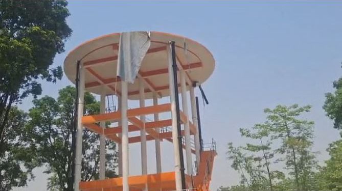 पानी भरते ही गुब्बारे की तरह फटी साढ़े 3 करोड़ की लागत से बनी टंकी, तेज धार ने कर दिया भारी नुकसान