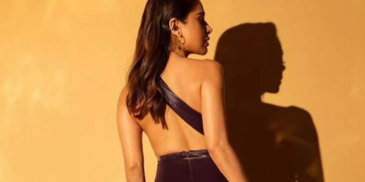 Nushrratt Bharuccha पानी पीकर मिटाती थी भूख, खर्चे के लिए मिलते थे 8 रुपये