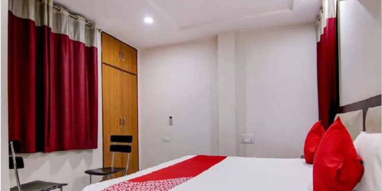 नोएडा के OYO होटल में खुदकुशी करने वाले उमेश की गर्लफ्रेंड इरम खान गिरफ्तार