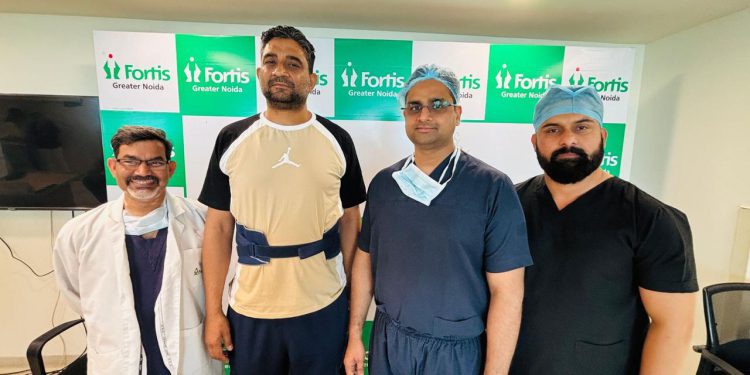 उत्तर प्रदेश में पहली बार हुई दुर्लभ टू-लेवल लंबर डिस्क रिप्लेसमेंट सर्जरी, फोर्टिस ग्रेटर नोएडा ने रचा इतिहास