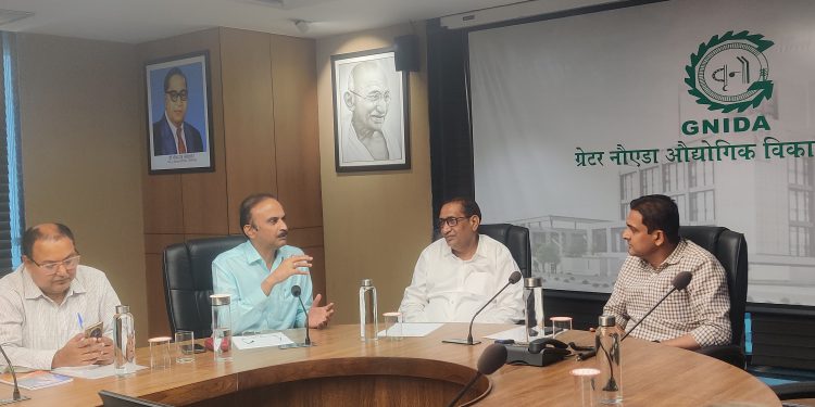 ग्रेटर नोएडा में मलकपुर के 47 किसानों को मिले आबादी भूखंड