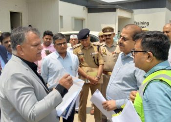 नोएडा इंटरनेशनल एयरपोर्ट निर्माण कार्य का मुख्य सचिव ने किया स्थलीय निरीक्षण, उड़ान की फाइनल डेट जल्द होगी घोषित