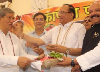 हरीश रावत ने देहरादून में दी काफल पार्टी, बीजेपी को जमकर घेरा, कसा शराब वाला तंज