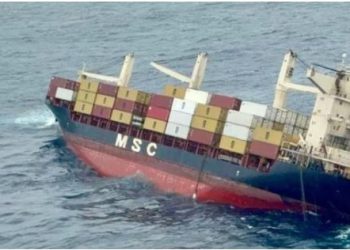 केरल तट के पास पलटा मालवाहक जहाज, समुद्र में फैला ईंधन, तटरक्षक ने जारी की चेतावनी