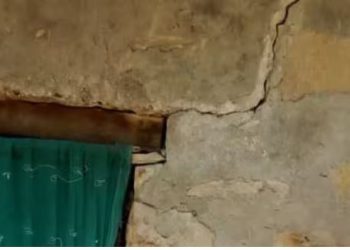 नैनीताल के इस गांव में ब्लास्टिंग से डरे लोग, घर आंगन और खेतों में पड़ी दरारें, जानें कारण