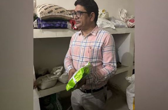 ग्रेटर नोएडा के हॉस्टल में मांस मिलने पर छात्रों का हंगामा, जांच जारी