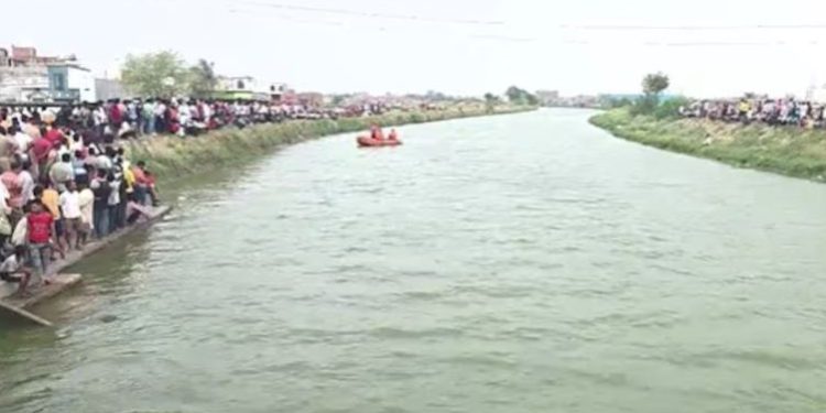 चंदौली में छोटी बहन को बचाने गई बड़ी बहन भी नहर में डूबी, SDRF कर रही रेस्क्यू ऑपरेशन