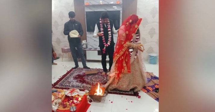 बहू ने सास को छोड़ा अकेला, अधिकारी से कर ली शादी; पति की मौत के बाद मिली थी नौकरी