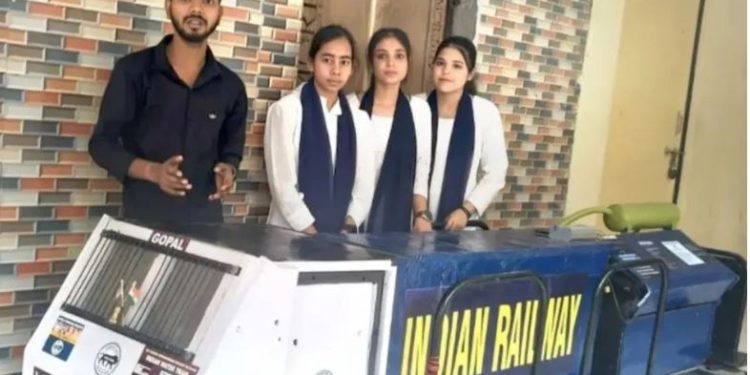 न पेट्रोल न डीजल, पानी से चलेगी… कॉलेज के कर्मचारी ने बनाया ‘वाटर ट्रेन’, क्या है खास?