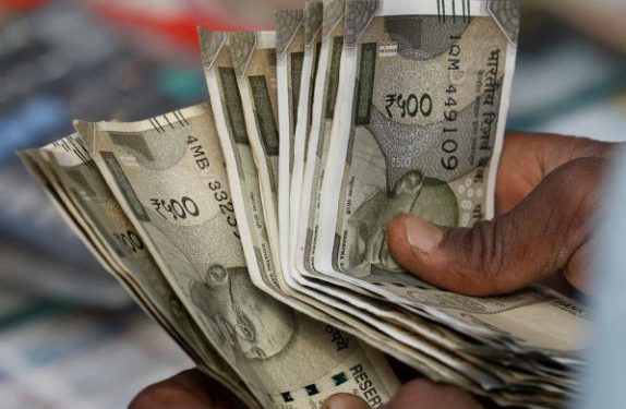 टूटी खपरैल में रहने वाले दिव्यांग के खाते में आए 97 लाख, एक्शन में UP पुलिस; श्रोत ढूंढने में जुटीं खुफिया एजेंसियां