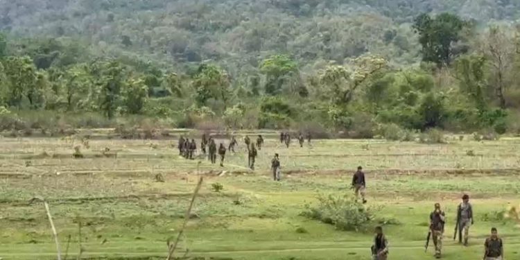 मारा गया नक्सली कमांडर! 10 लाख का इनामी भी गिरफ्तार, रात भर चली पुलिस और नक्सलियों के बीच मुठभेड़