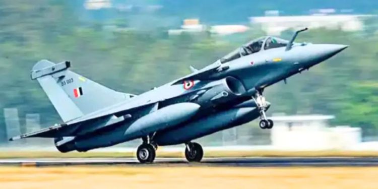 गंगा एक्सप्रेसवे पर आज उतरेंगे वायुसेना के लड़ाकू विमान, सीएम योगी की मौजूदगी में लैंड करेंगे राफेल और जगुआर