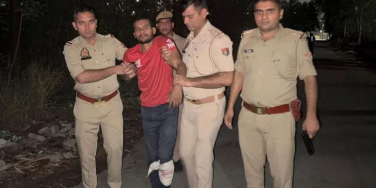 नोएडा में पुलिस और बदमाशों के बीच एनकांउटर, नदीम के पैर में लगी गोली, तीन अरेस्ट