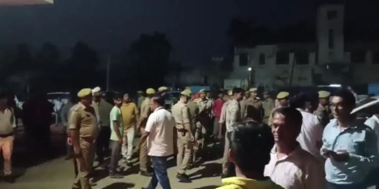 देवरिया में टिन शेड डालने के दौरान फैला करंट, फौजी समेत 3 की मौत