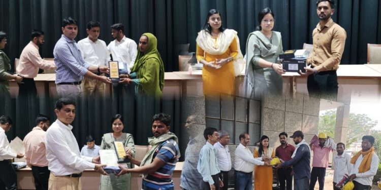 ग्रेटर नोएडा प्राधिकरण द्वारा श्रमिक दिवस पर सम्मान समारोह का हुआ आयोजन