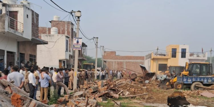 देवला में अवैध निर्माण पर चला प्राधिकरण का बुल्डोजर, 12 करोड़ कीमत की 6 हजार वर्ग मीटर जमीन कराई मुक्त
