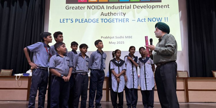 ग्रेनो प्राधिकरण के जागरुकता कार्यक्रम में छात्रों ने धरती मां को स्वच्छ बनाने की ली शपथ