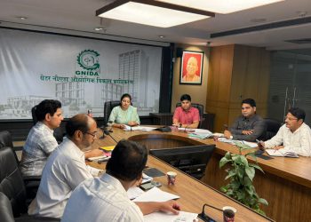 पानी की स्मार्ट मीटर परियोजना पर प्राधिकरण जल्द शुरू करेगा काम, एसीईओ ने की समीक्षा बैठक