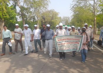 कूड़े को सेग्रिगेट करने के लिए ग्रेनो प्राधिकरण ने निकाली जागरुकता रैली