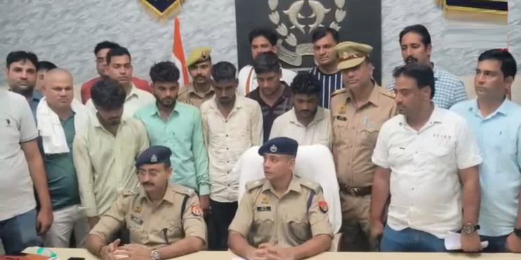 अलीगढ़ में 13 लाख की लूट का पुलिस ने किया खुलासा, पांच लुटेरे गिरफ्तार