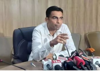 देहरादून डीएम ने RTO और ARTO का वेतन रोका, जन सुनवाई में PWD के EE की भी हुई शिकायत