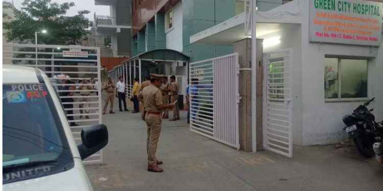 ग्रेटर नोएडा में बड़ा हादसा, बेसमेंट की दीवार गिरने से 5 मजदूर दबे; 3 की मौत