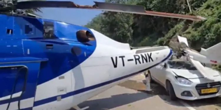 केदारनाथ जा रहा हेलीकॉप्टर खराबी के कारण सड़क पर उतरा, पायलट की सूझबूझ से टला बड़ा हादसा!