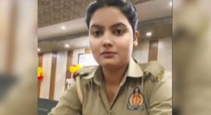 महिला पुलिसकर्मी ने ड्यूटी के दौरान वर्दी में बच्चे के साथ बनाई वीडियो, एसपी ने दिए जांच के आदेश