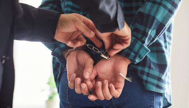 उत्तराखंड पुलिस ने फेमस बॉलीवुड डायरेक्टर को किया गिरफ्तार, जानिये क्या है मामला