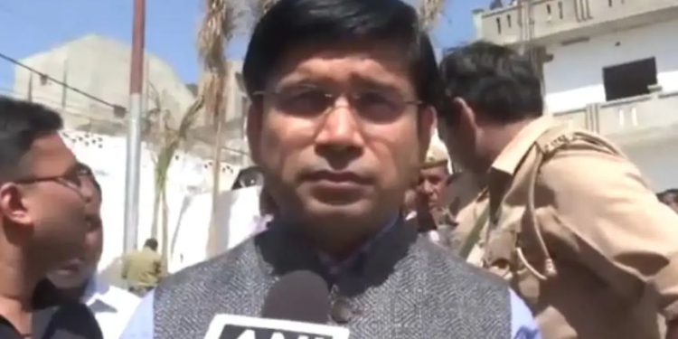 संभल में सरकारी जमीन पर अवैध कब्जे, मस्जिद समेत 34 को भेजा गया नोटिस; डीएम बोले- की जाएगी सख्त कार्रवाई