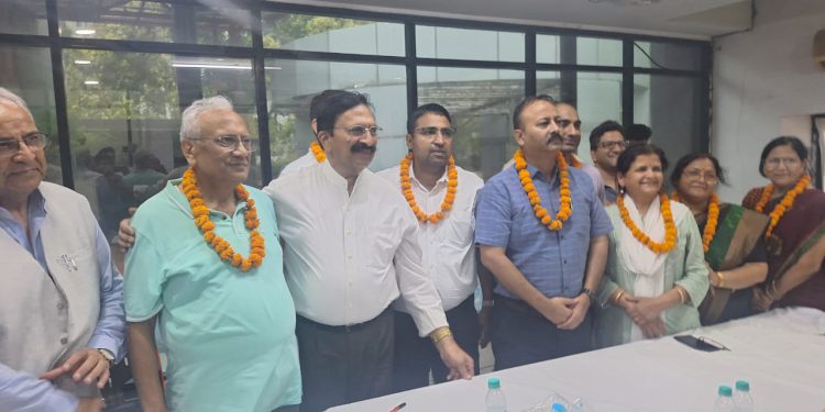 NRI सिटी पुटिंग ग्रीन्स में शांतिपूर्ण ढंग से RWA चुनाव सम्पन्न, जिंदल बने नये अध्यक्ष