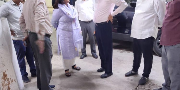 ओएसडी गुंजा सिंह ने सफाई व ग्रीनरी का लिया जायजा