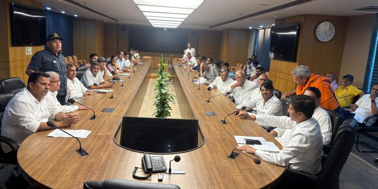 ग्रेनो प्राधिकरण के स्वास्थ्य विभाग ने आरडब्ल्यूए के साथ की बैठक, आवासीय सेक्टरों में प्रस्तावित यूजर चार्जेस के बारे में दी जानकारी