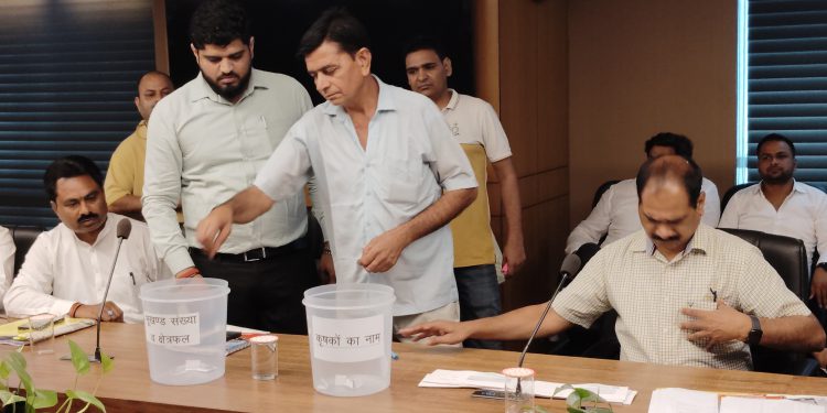 ग्रेटर नोएडा प्राधिकरण में हुआ ड्रा, सिरसा के 47 किसानों को मिला आबादी भूखंड