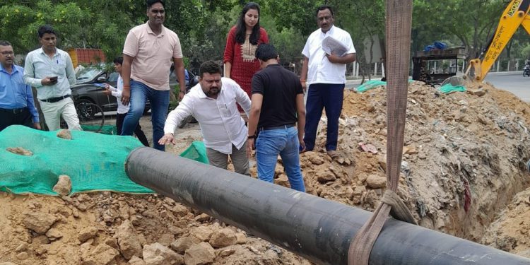 एसीईओ ने ग्रेनो वेस्ट का किया दौरा, एफओबी, रोड व सीवर प्रोजेक्ट को हरी झंडी